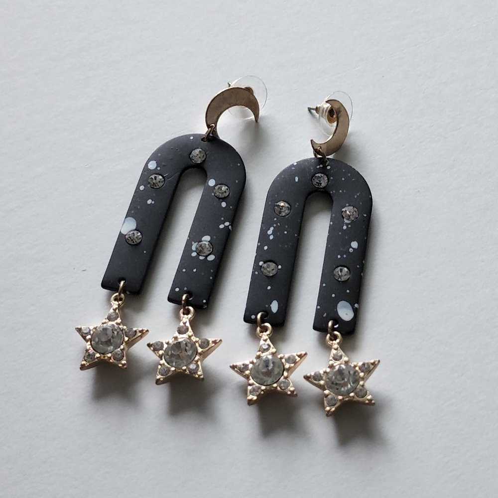 Moon and Star Decor Horseshoe Black Drop Earrings Gold Painted Metal